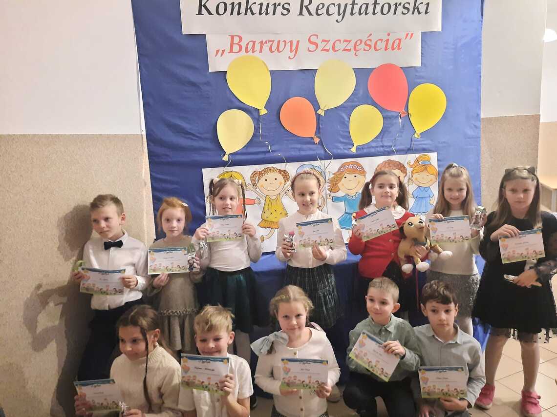 30 listopada 2023 r. odbył się w naszej szkole Konkurs Recytatorski dla klas I-III “Barwy szczęścia”