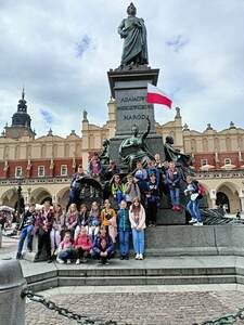 15 maja 2023 r. uczniowie klas 4a, 4b, 4c i 6e wzięli udział w wycieczce do Krakowa
