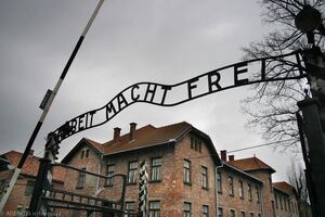 TRUDNA LEKCJA HISTORII